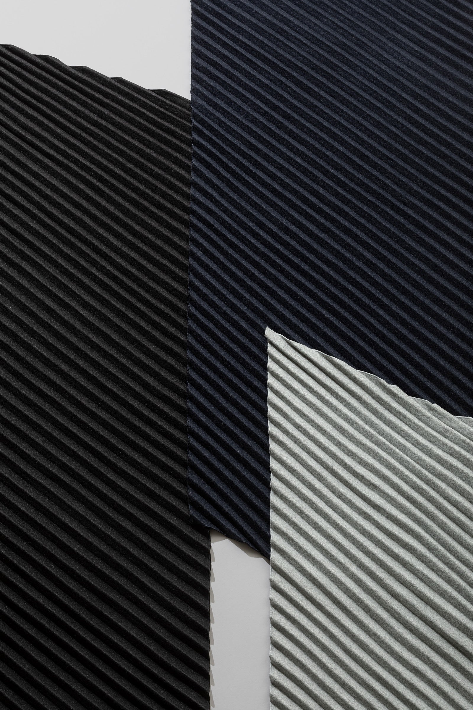 01-03 SLOPE PLEATS SCARF