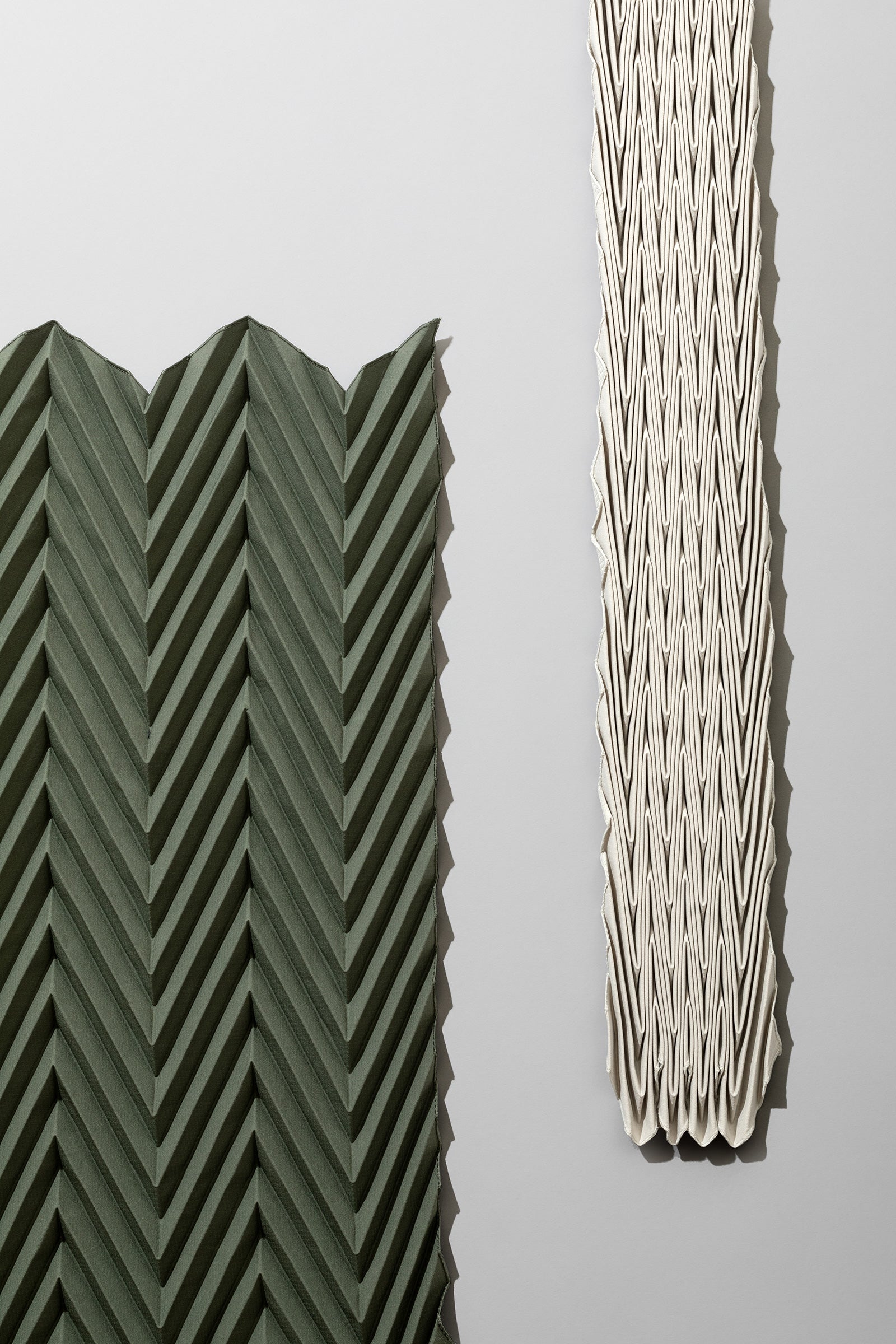 01-02 ZIGZAG PLEATS SCARF