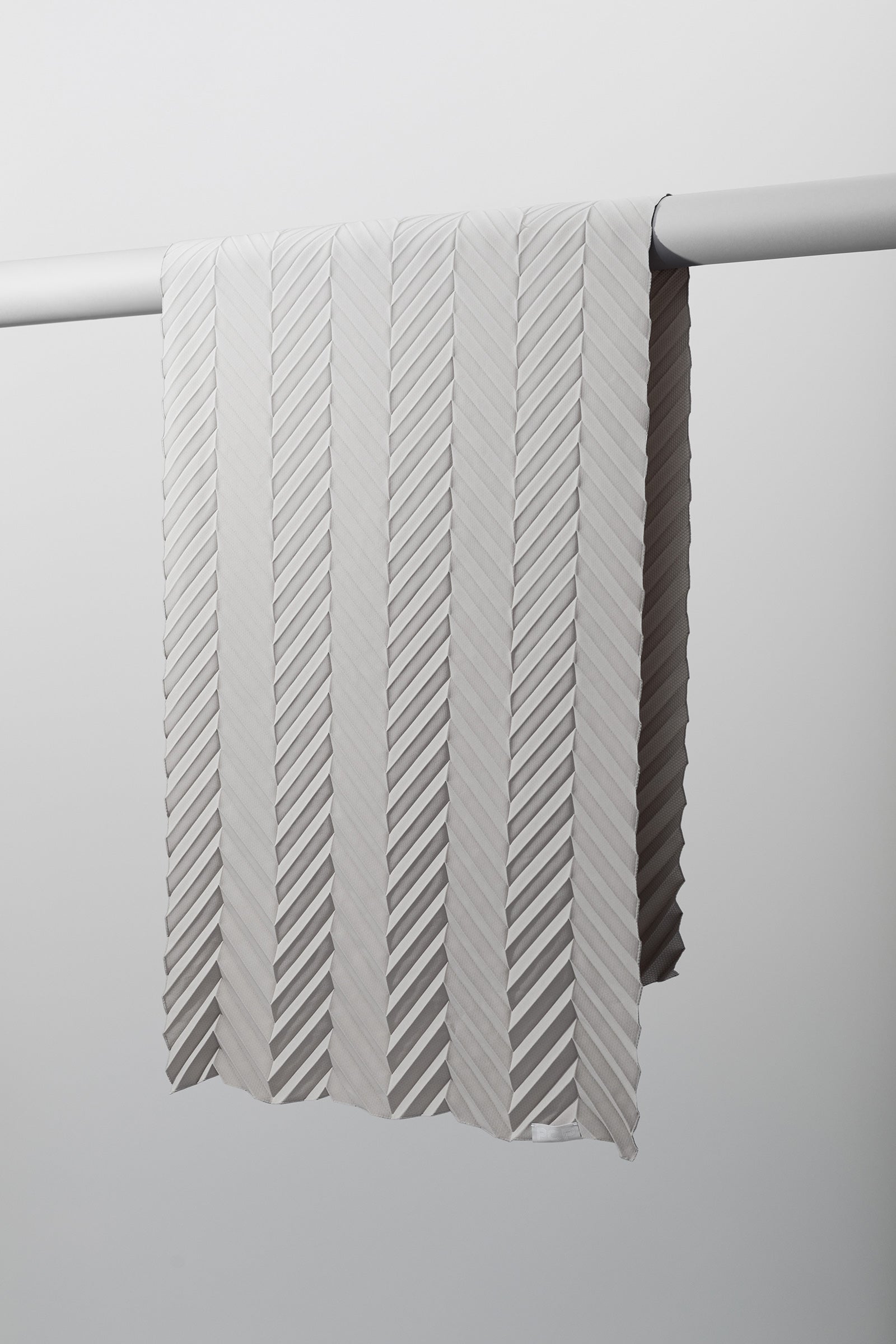 01-02 ZIGZAG PLEATS SCARF