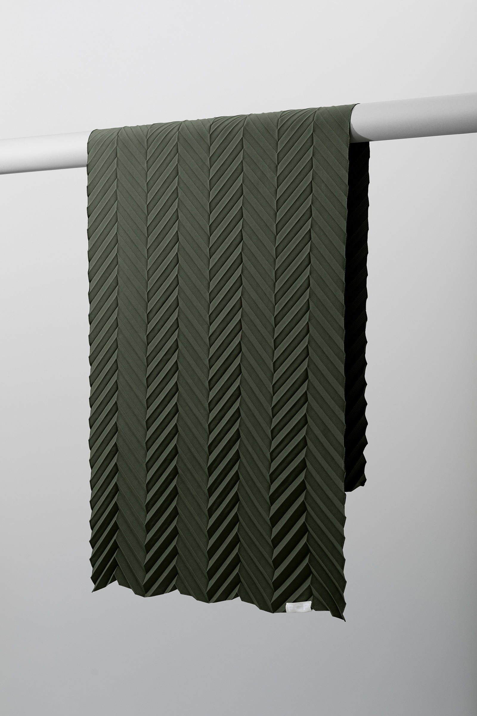 01-02 ZIGZAG PLEATS SCARF