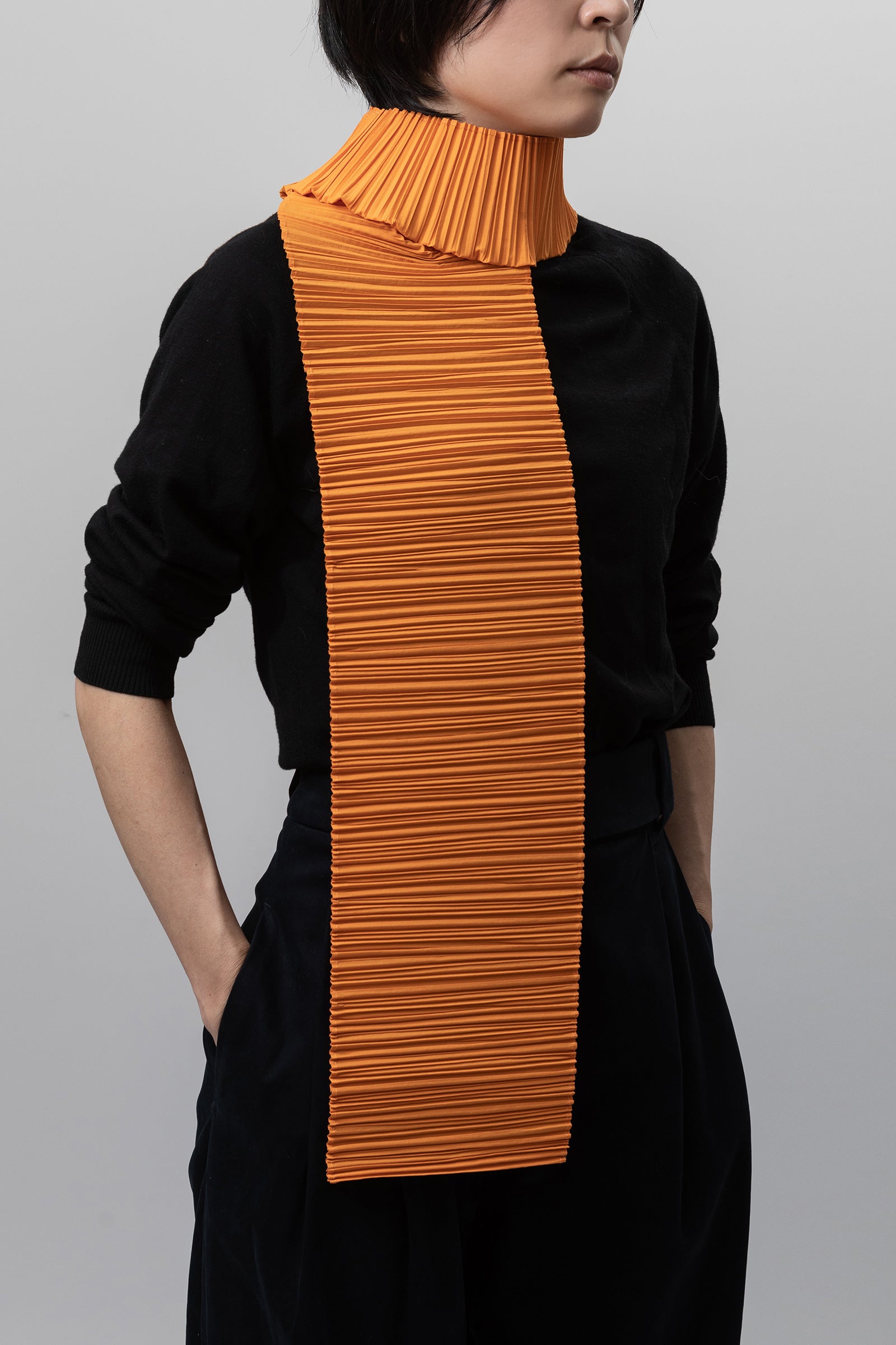 01-01 RANDOM PLEATS SCARF