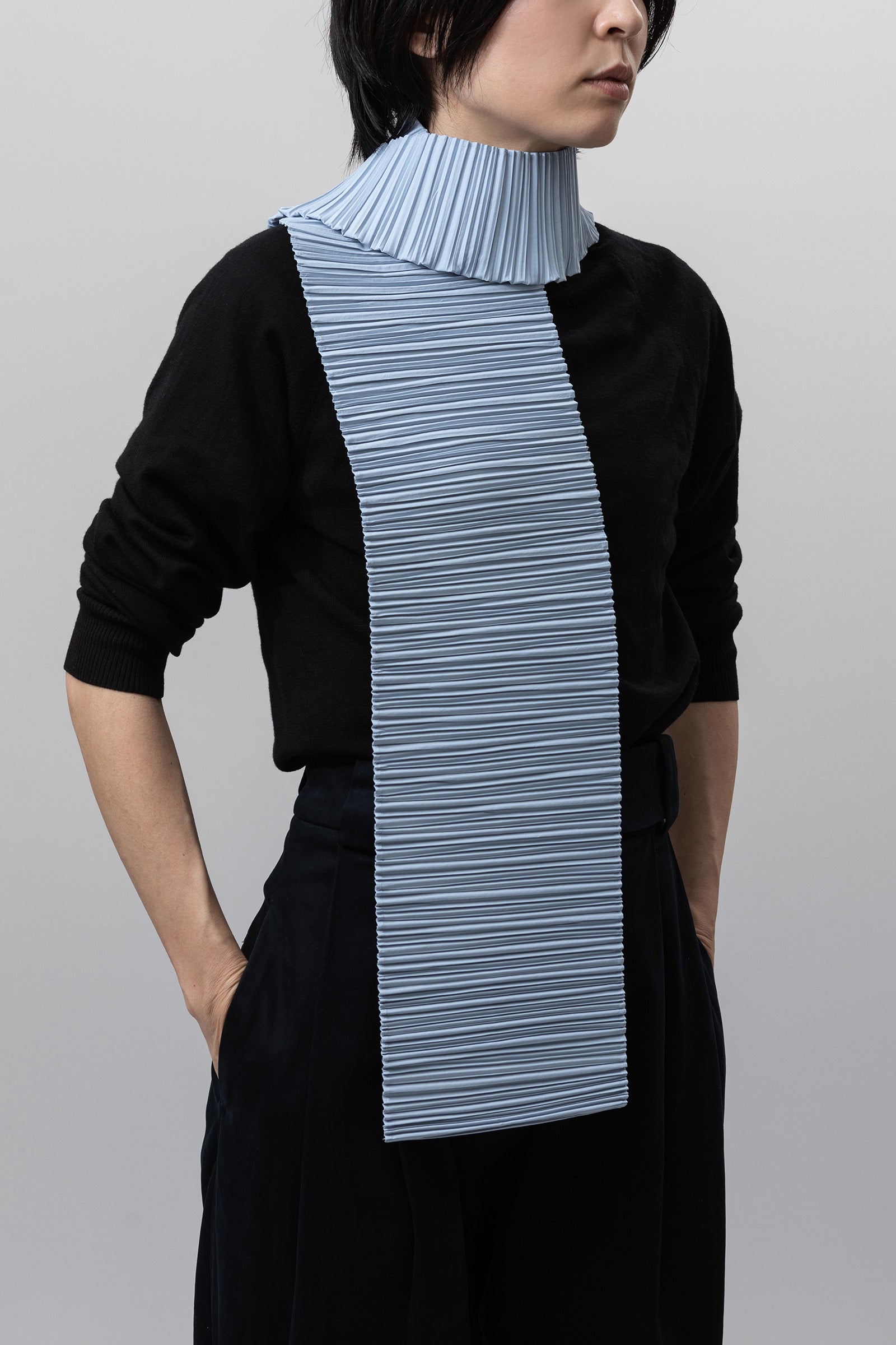 01-01 RANDOM PLEATS SCARF