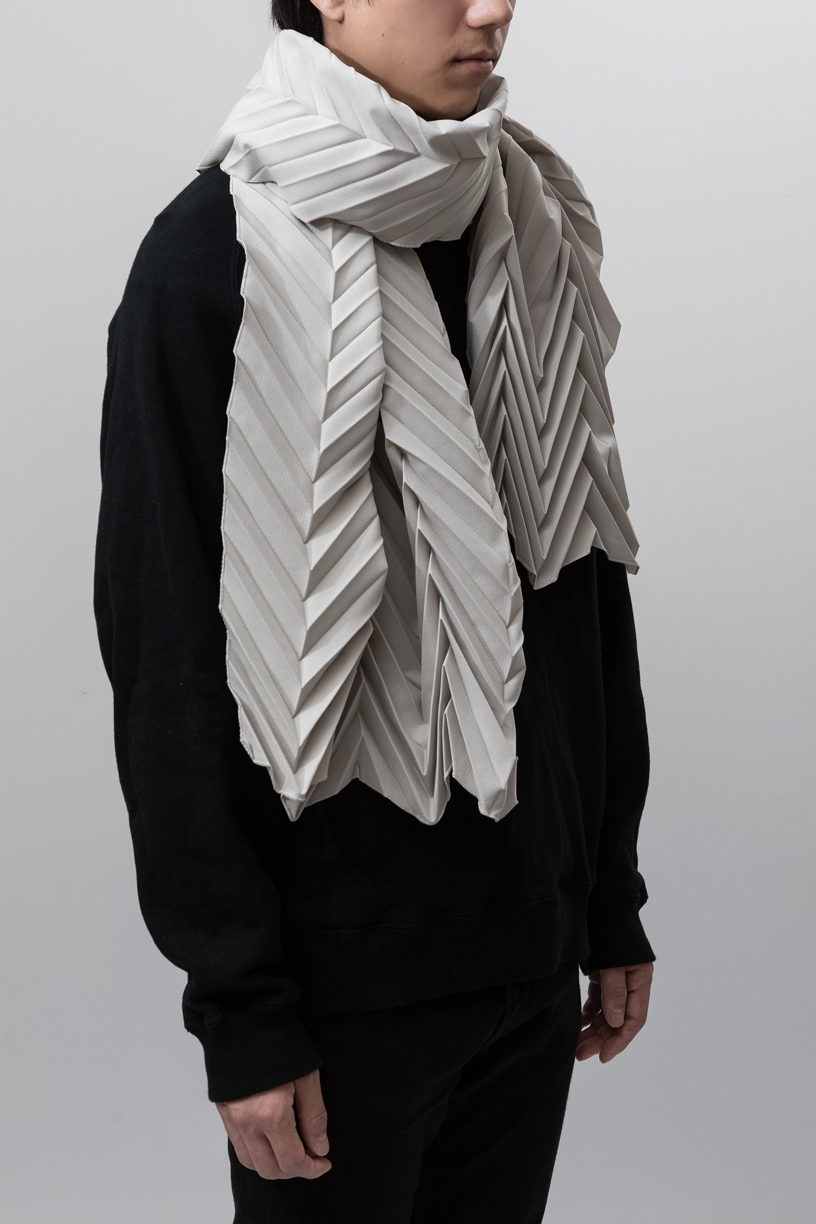 01-02 ZIGZAG PLEATS SCARF