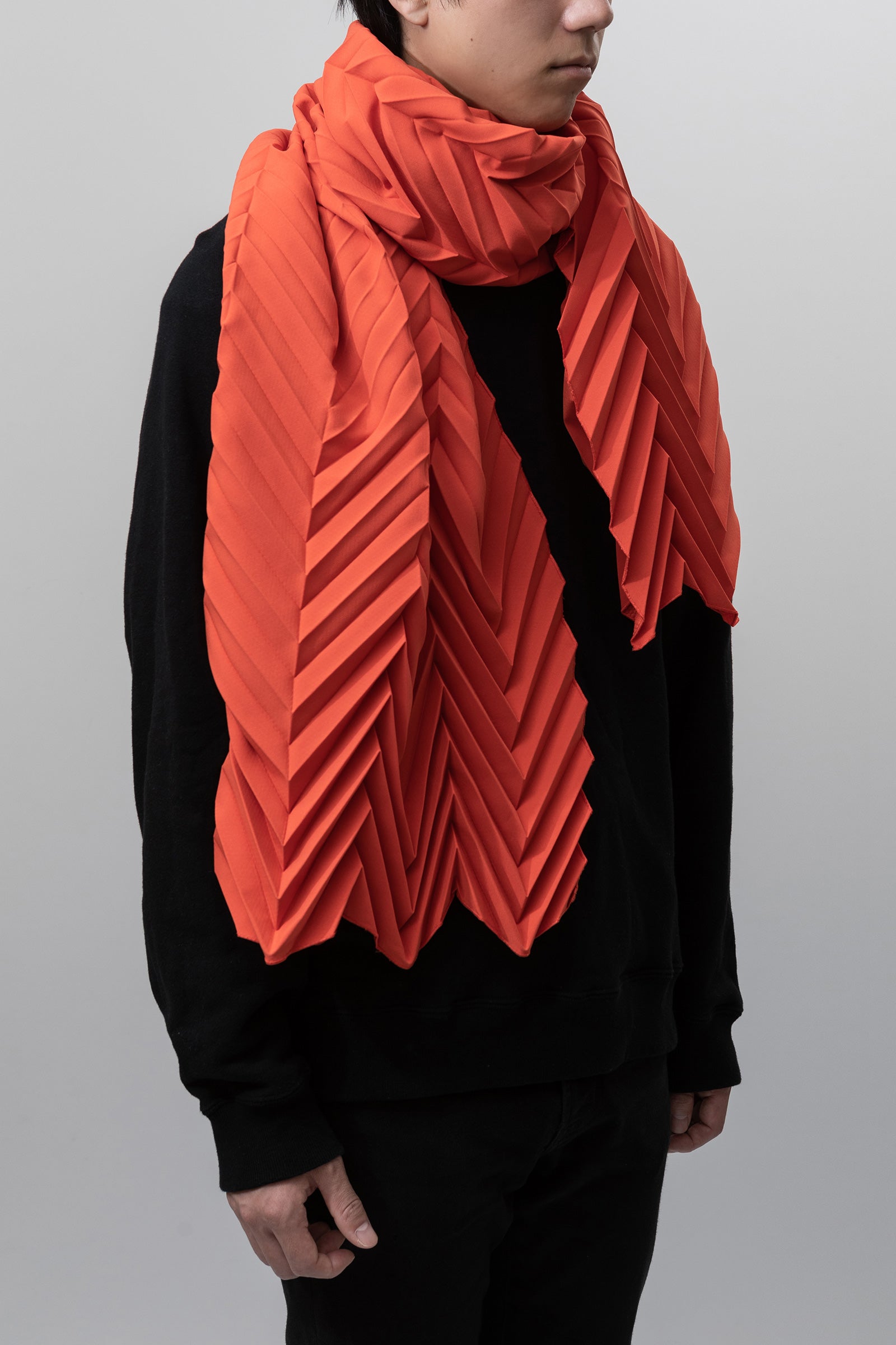 01-02 ZIGZAG PLEATS SCARF