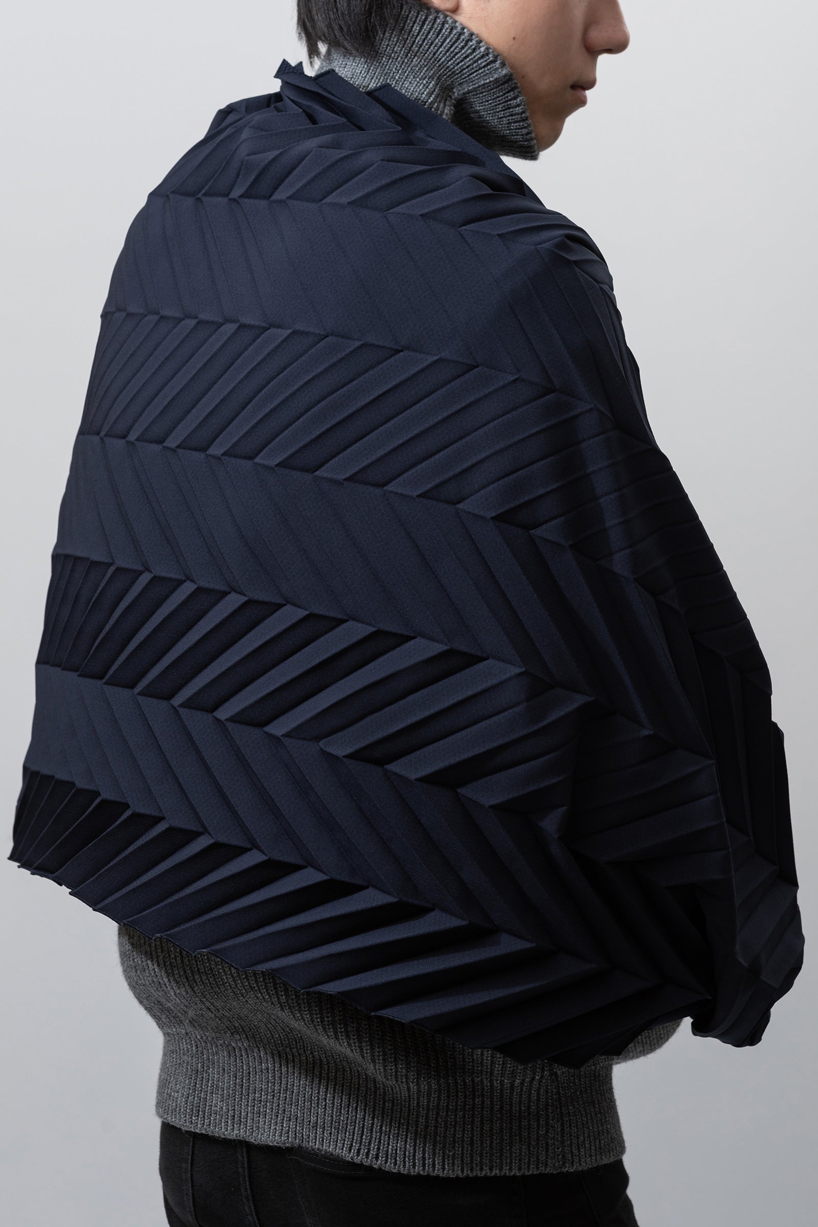 01-02 ZIGZAG PLEATS SCARF