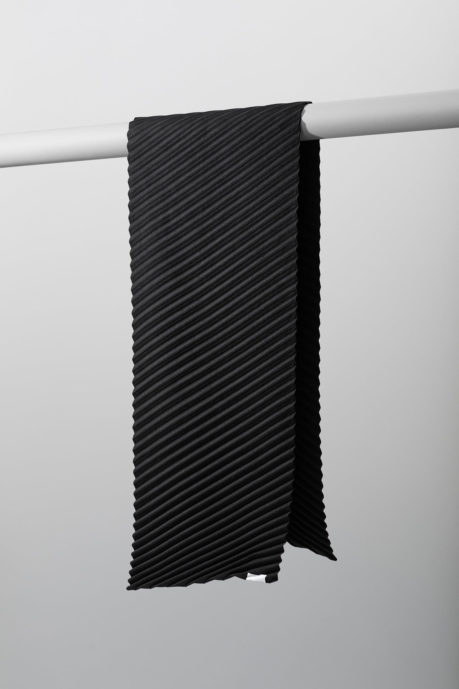 01-03 SLOPE PLEATS SCARF